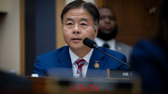 2 月 11 日：加州民主党联邦众议员特德・刘在众议院司法委员会听证会上发问。