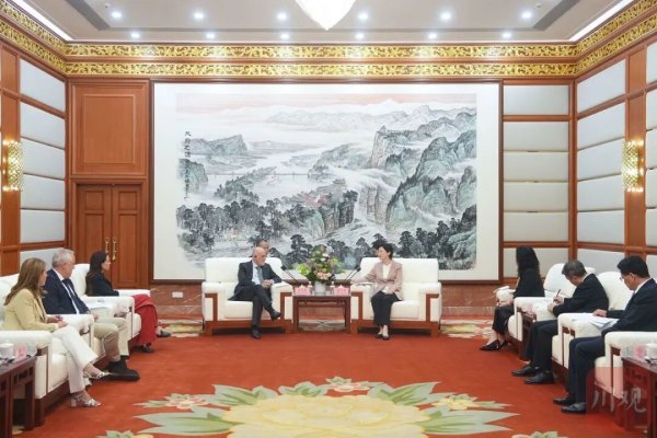 省长会见西甲联盟主席，聚焦这件大事