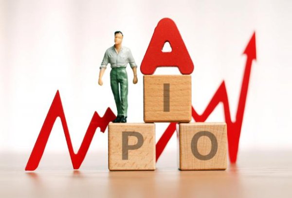 长江存储切“大号”IPO
