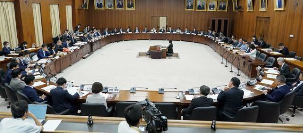 日本修宪之争白热化：自民党欲将自卫队写入第九条，遭多方围堵