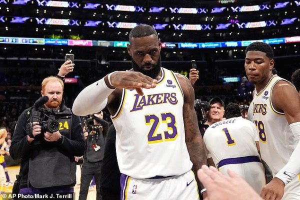 41岁勒布朗·詹姆斯官宣将离开NBA湖人队，引发争议，球迷为布朗尼担忧