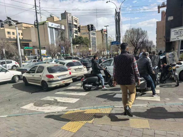 8小时撤离德黑兰! 沈阳男子讲述离开伊朗细节: 当地对中国人友好, 3次盘问都顺利放行