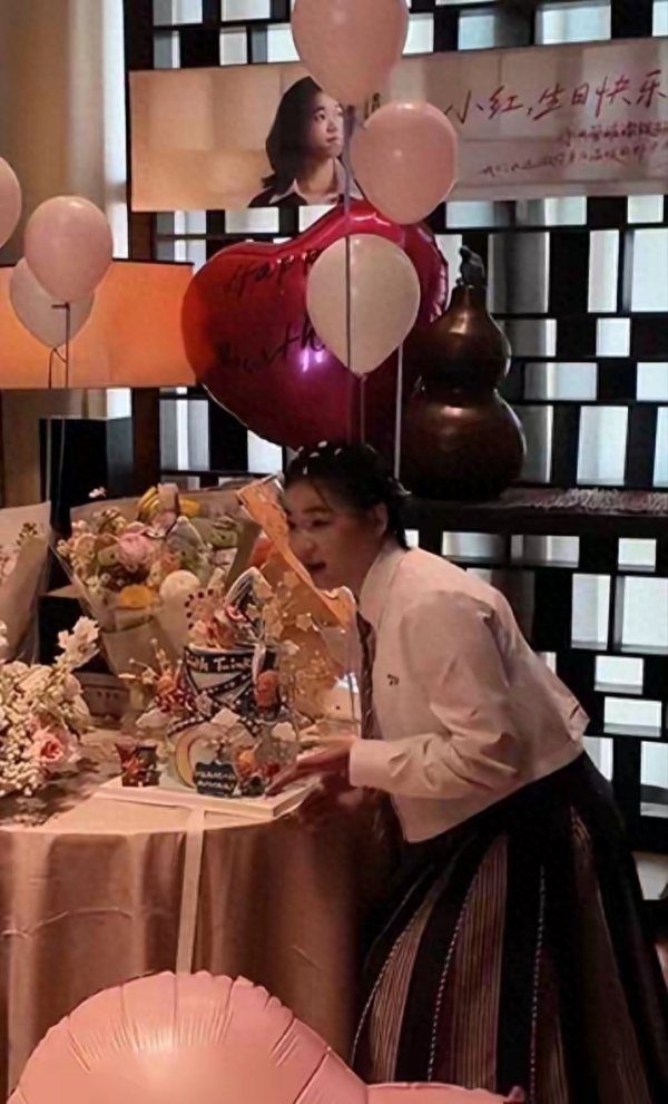 全红婵19岁生日画面曝光, 国际奥委为其庆生, 官媒点名送祝福