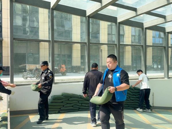 仙营街道秦庄小区网格室开展“防灾减灾·网格守护”志愿服务活动